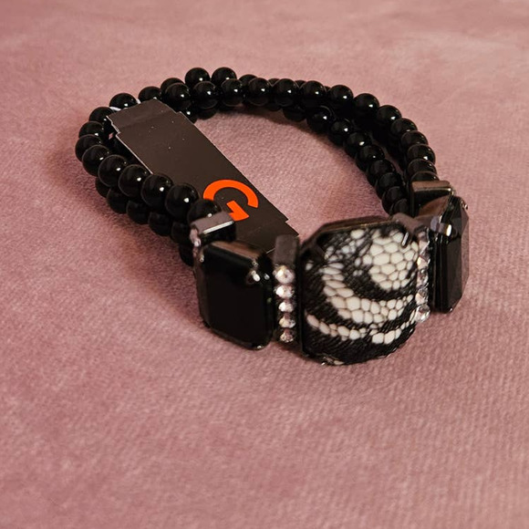 NWT! Beautiful G by Guess White Rhinestone Black Beaded Stretch Bracelet - Picture 4 of 7